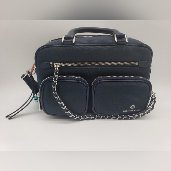 208- Michael Kors Elliot MD Utility Camera Navy Color Medium Size NWT - Picture 2 of 5